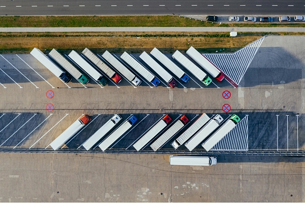 GPS tracking solutions in fleet management