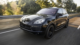 Četru luksusa SUV salīdzinājums: vai Porsche Cayenne ir sportiskākais?