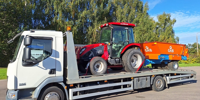 Tractor machinery transportation