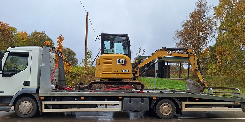 Heavy machinery transportation