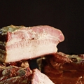 Мясо домашнего копчения, приготовленное на ольховых дровах