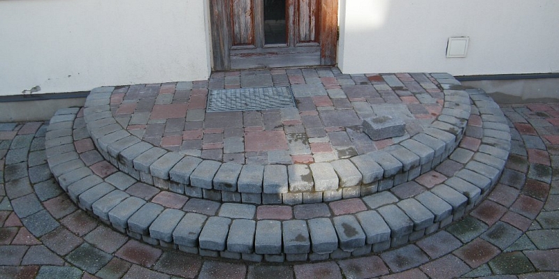 Paving for private homes and squares