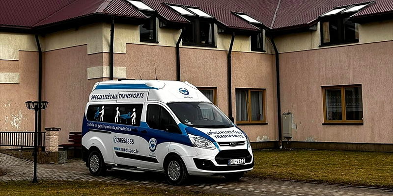 Transport for people with special needs. Transferring patients from hospital to home.