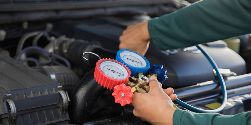 Car air conditioner refilling and maintenance