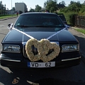 Decorating the wedding car