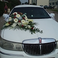 Букеты белых цветов для украшения автомобиля