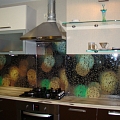 Кухонное стеклянное панно с фотопленкой "Пузыри"