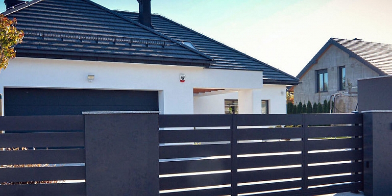 Installation of fences for private homes and industrial facilities