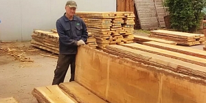 Неопиленные доски и бревна на складе наличии и по заказу
