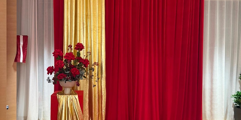 Wedding and holiday floral decorations