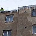 Icicle breaking