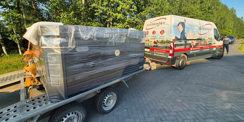 Oversized cargo transportation