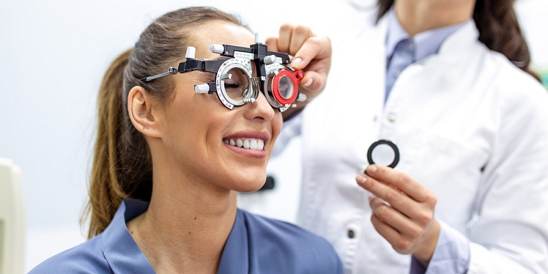Проверка зрения и определение рецепта на очки
